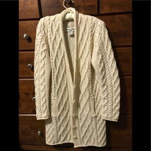 ARAN MOR Made in Ireland 100% merino wool cream sweater.